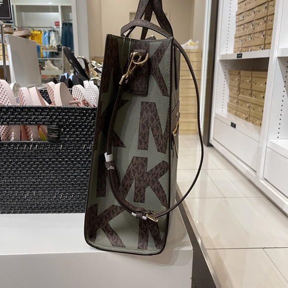 Michael Kors Kenly Large NS Tote - Picture 3 of 8